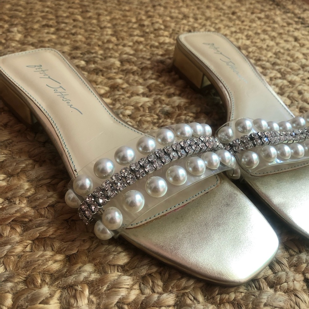 New: Betsey Johnson SB-Madge Gold Pearl Rhinestone Slide Sandals. Size 7.5